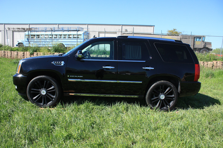 CADILLAC ESCALADE PLATINUM BLACK WHEELS TIRES GMC DENALI TAHOE 20 24